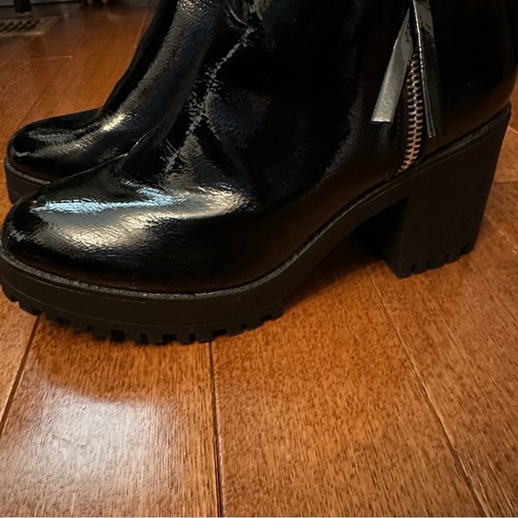Shiny heeled booties - Picture 8 of 12
